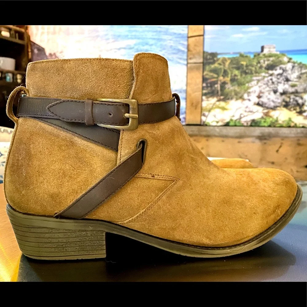 HeavenlySoles Suede Belted Booties WIDE 👢🤎